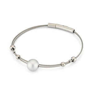 Bracelet with silver-colored beads A274